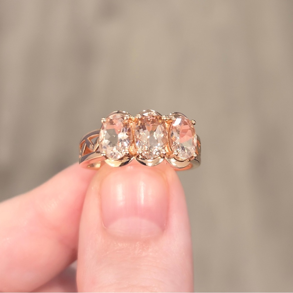 Vintage Filigree Morganite Three Stone Ring: 14K Rose Gold, Size 7.25 - Picture 5 of 12